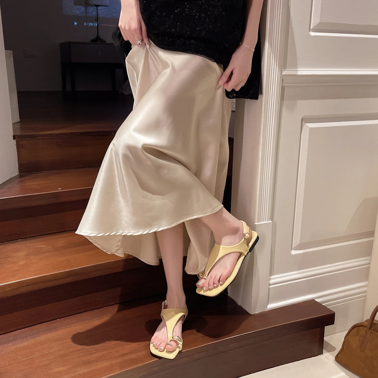 Aiertu  -  Brand Design Women Flat Sandals Clip Toe Leisure Outside Beach Shoes for Lady Fashion Metal Decoration 2025 Summer Footwear Aiertu
