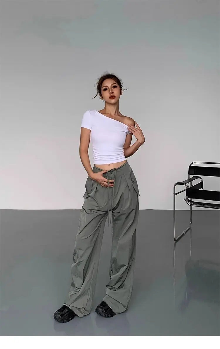 Aiertu  -  American Spice Girl Black Oblique Neck Off-Shoulder T-Shirt Women's Summer New Design Slim-fit Short Oblique Shoulder Top Aiertu