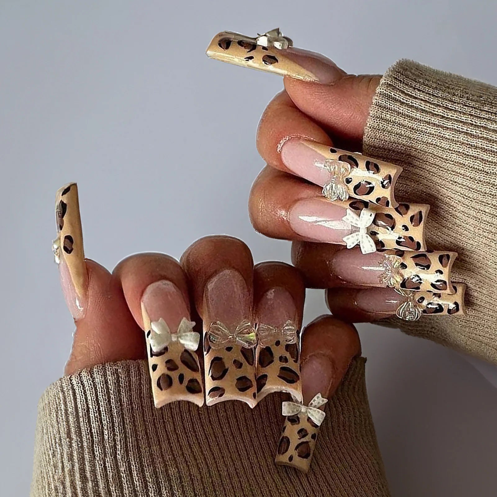 Aiertu Pink French Style Fake Nails 3D Bowknot Designs Short Square Press on Nails Sweet Korean Fashion False Nails for Women and Girls Aiertu