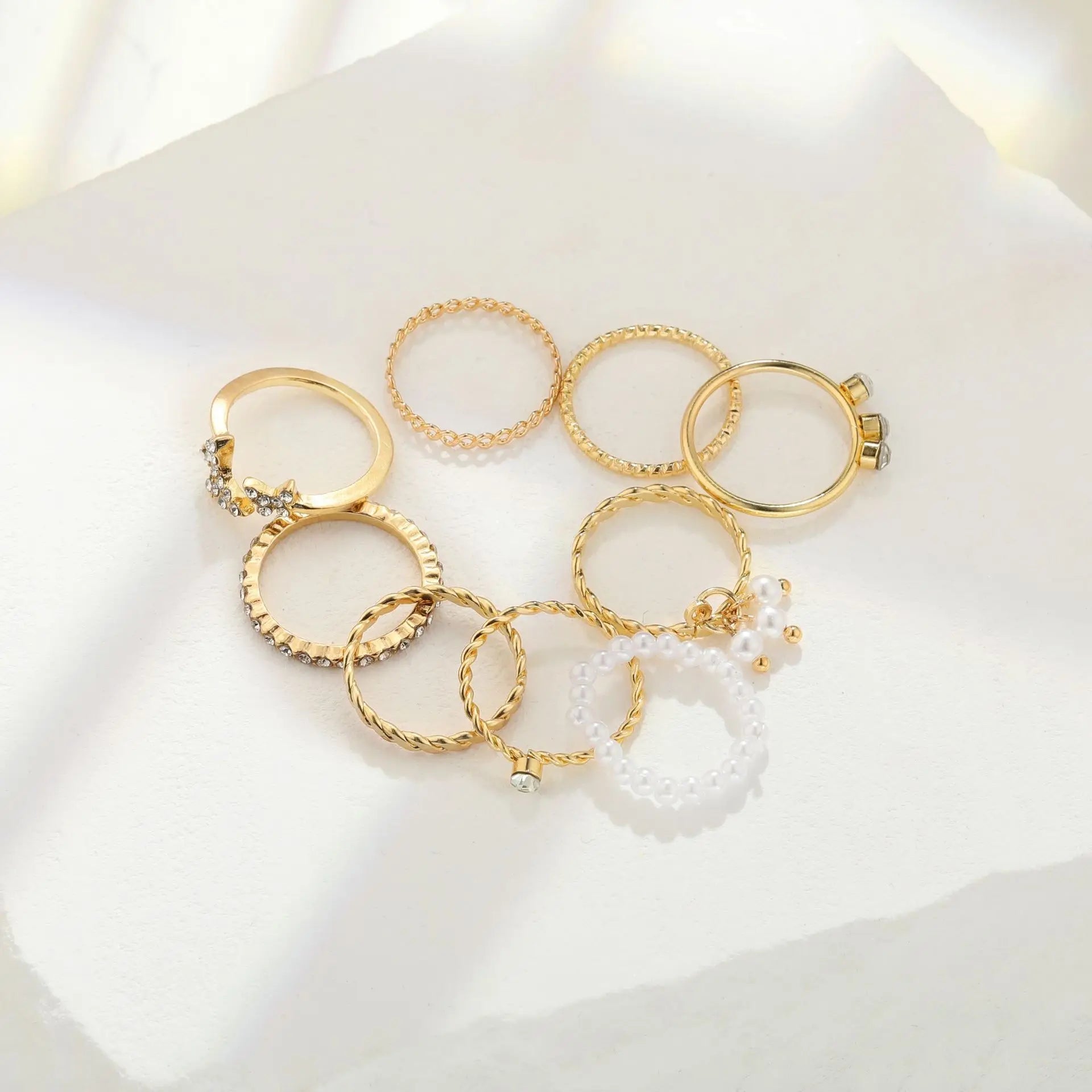 Aiertu Bohemian Butterfly Pearl Rings Set for Women Shine Pearl Gothic Vintage Plated Retro Rhinestone Simple Finger Jewelry Gift Aiertu