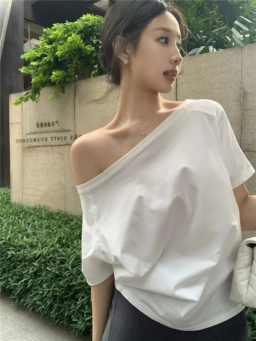 Aiertu  -  Spicy Girl Slant Shoulder Short Sleeve Loose T-shirt 2025 Women's Summer New Casual Irregular Solid Color Versatile Top Aiertu