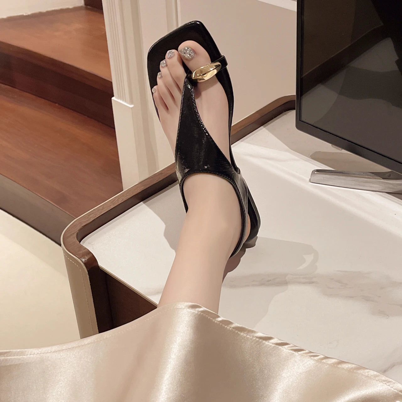 Aiertu  -  Brand Design Women Flat Sandals Clip Toe Leisure Outside Beach Shoes for Lady Fashion Metal Decoration 2025 Summer Footwear Aiertu