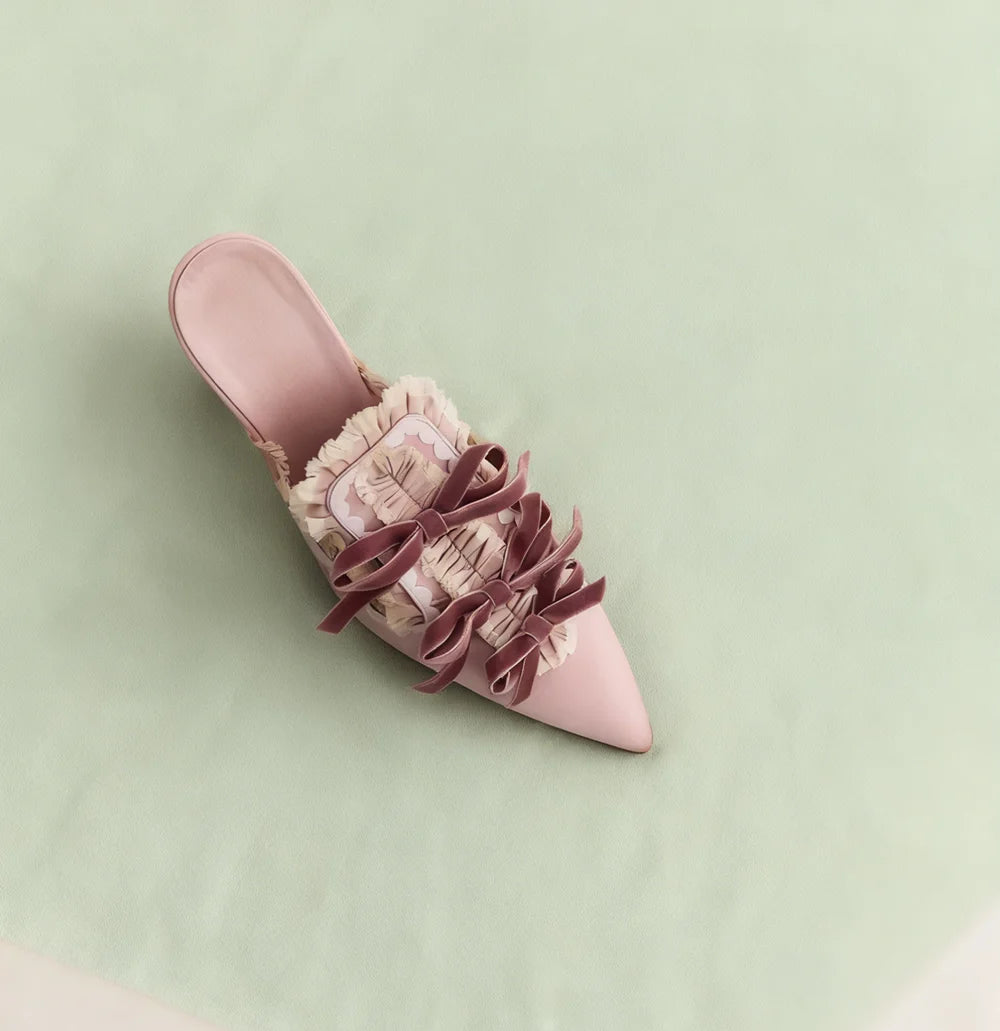 AIERTU  -  Elegant Retro Dusty Pink Satin Mule Heels Velvet Bow Ruffled Lace Detail Pointed Toe Open-Back Chunky Heel Pumps Daily Outfits Aiertu