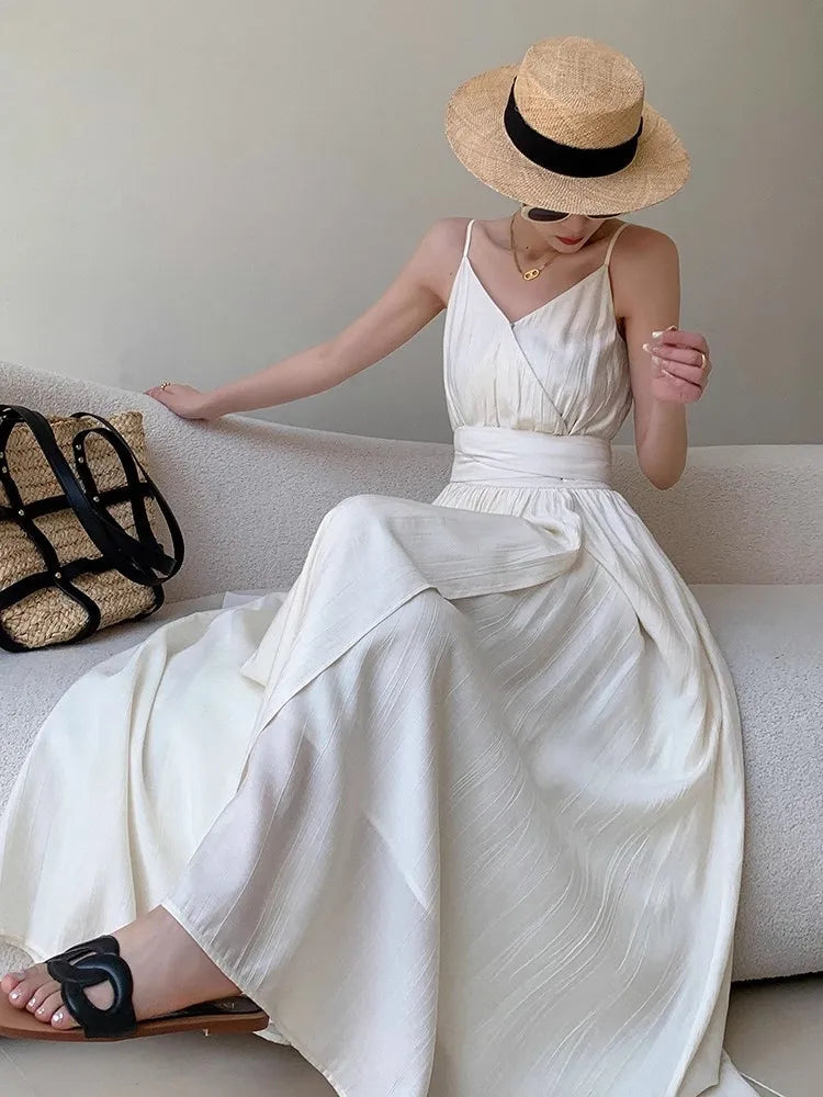 Aiertu Off White Suspender Dress For Women'S Summer 2024 New Design Sense V-Neck Sleeveless Waist Slimming Holiday Long Dress Aiertu