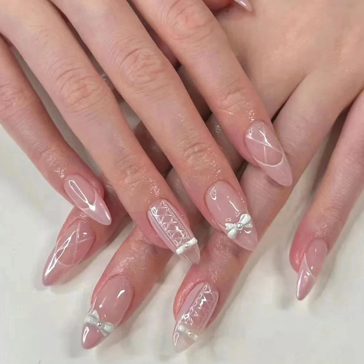 Aiertu 24pcs Vintage Cute Strawberry Fake Nail Girls Weable Romantic White Lace Decor False Nail Patch Detachable Almond Press on Nails aiertu