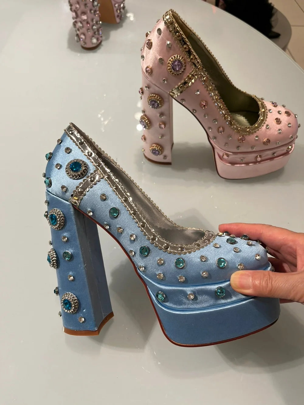 AIERTU  - High-Fashion Custom Blush Satin Platform Heels Purple Gem Crystal Gold Trim & Chunky Block Heel Sweet Elegant Red-Carpet Looks Aiertu