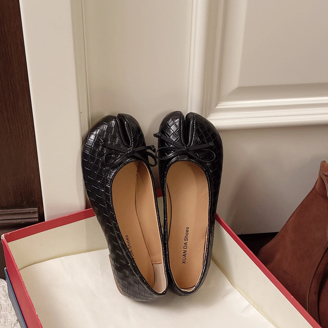 AIERTU  -  New Korean Style Women's Split-Toe Loafers Shallow Cut Ballet Flat Slip-Ons with Comfortable Mary Jane Spring/Autumn Tabis Shoes Aiertu