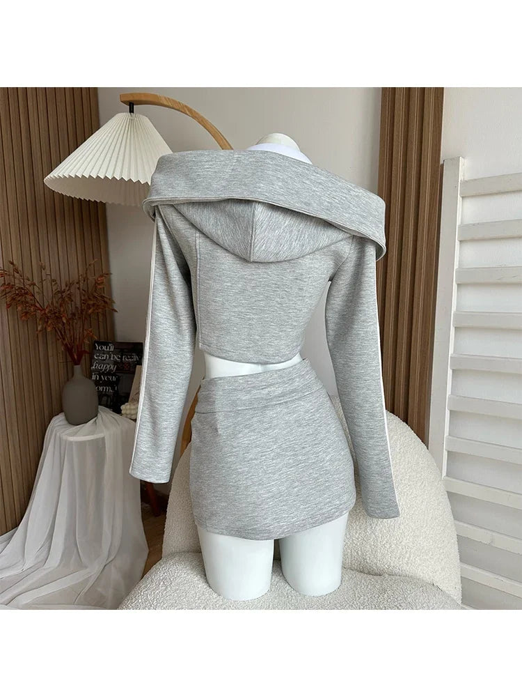 Aiertu Women Sports Two Piece Set Suit Long Sleeve Crop Top and A-Line Mini Skirt Y2k Vintage Fashion Harajuku Suit 2000s Clothes Aiertu