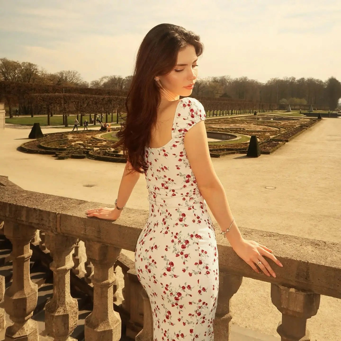 AIERTU  -  French Retro Rose Floral Dress with Waist and Thin Folds Pure Lust Sweet and Spicy Temperament Long Dress Aiertu