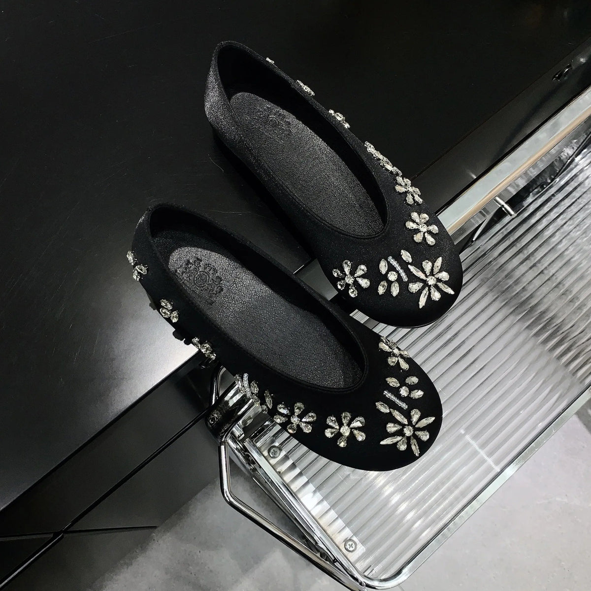 AIERTU  -  Women's Mary Jane Shoes Exquisite Rhinestone Flower Casual Shoes for Woman Fashion Ballet Flat Shoe Designer Shoes Zapatos Mujer Aiertu