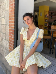 Aiertu Fashion Flower Printed Women Mini Dress Elegant V-neck Short Sleeve Pleated Hem A-line Dresses Summer Lady Slim Street Robe 2024 Aiertu