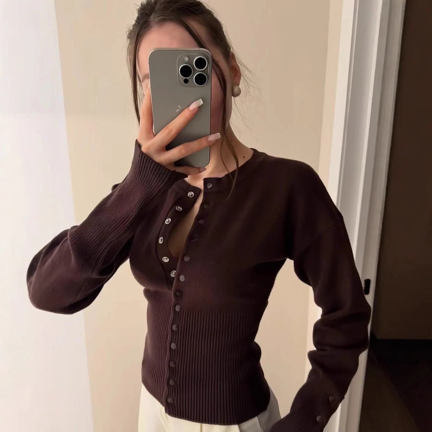 AIERTU  -  Autumn and Winter New French Classic Temperament Round Neck Casual Knitted Cardigan Top Women's Sweater Aiertu