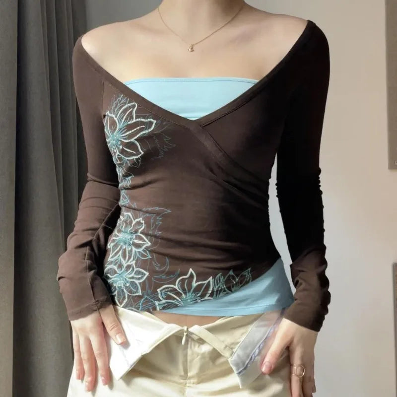 AIERTU  -  Spring Fake Two Big V-neck T-shirt Tight Spice Girl Temperament Retro Long-sleeved Top Aiertu