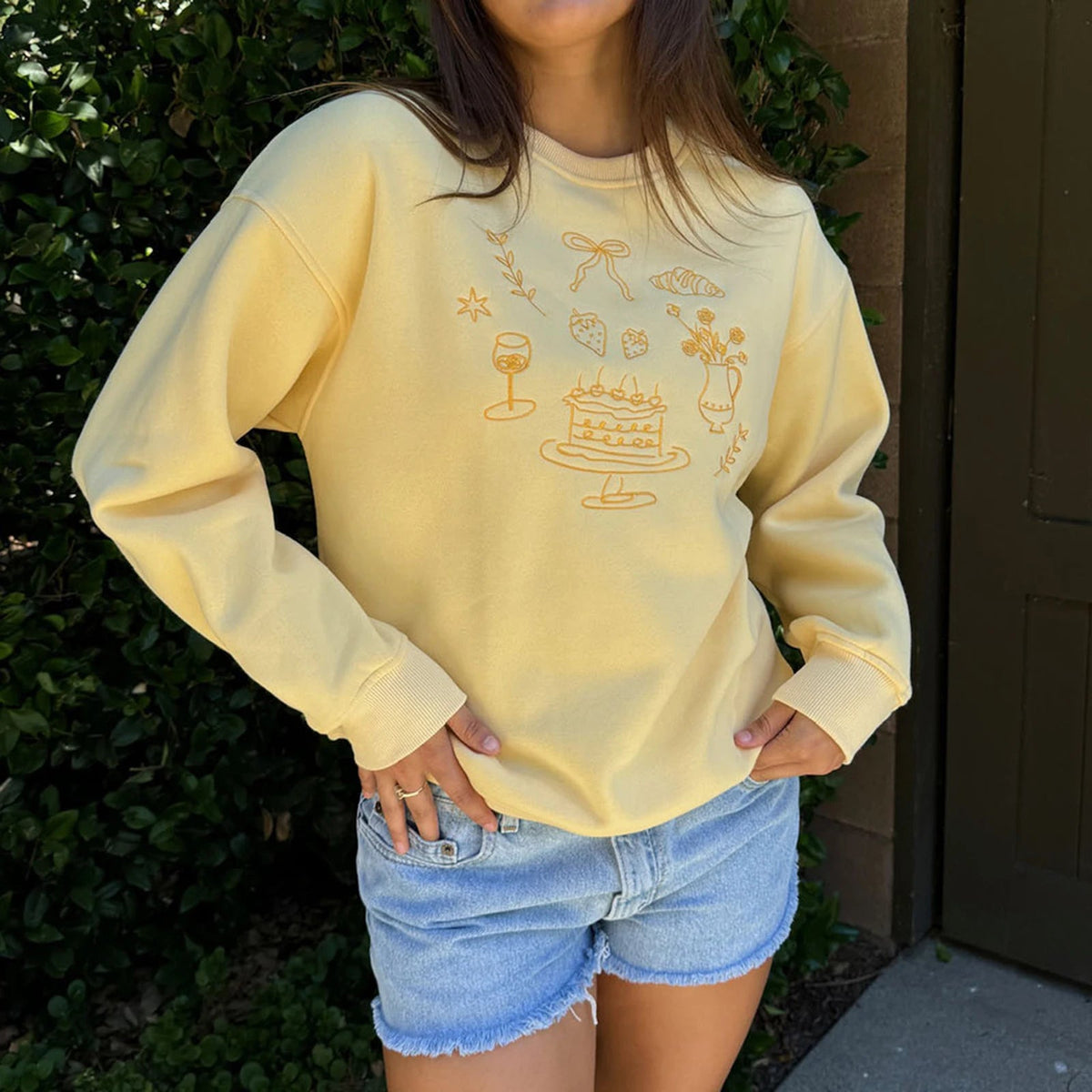AIERTU  -  Women’s Sweatshirts Long Sleeve Crew Neck Cake Embroidery Pullovers Loose Tops Spring Fall Casual Hoodies Aiertu