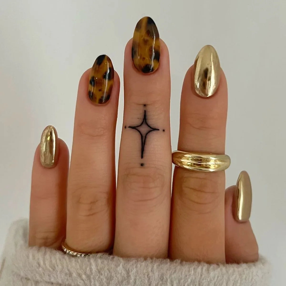 Aiertu Medium-length Acrylic Almond Fake Nails Art Cool Hottie Girl Wear False Nails Europe and USA Press on Nail Removable French Nail Aiertu