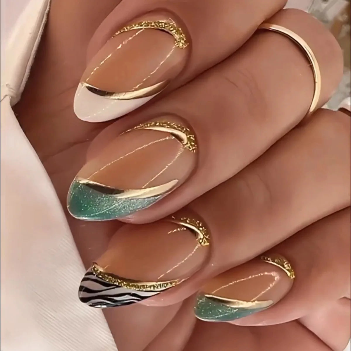 Aiertu Medium-length Acrylic Almond Fake Nails Art Cool Hottie Girl Wear False Nails Europe and USA Press on Nail Removable French Nail Aiertu