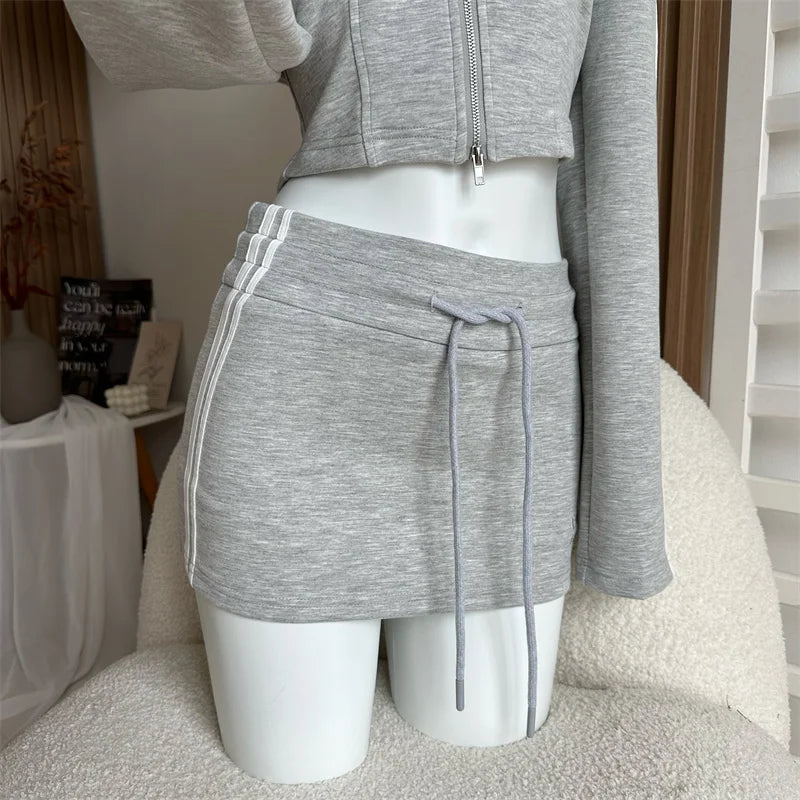 Aiertu Women Sports Two Piece Set Suit Long Sleeve Crop Top and A-Line Mini Skirt Y2k Vintage Fashion Harajuku Suit 2000s Clothes Aiertu