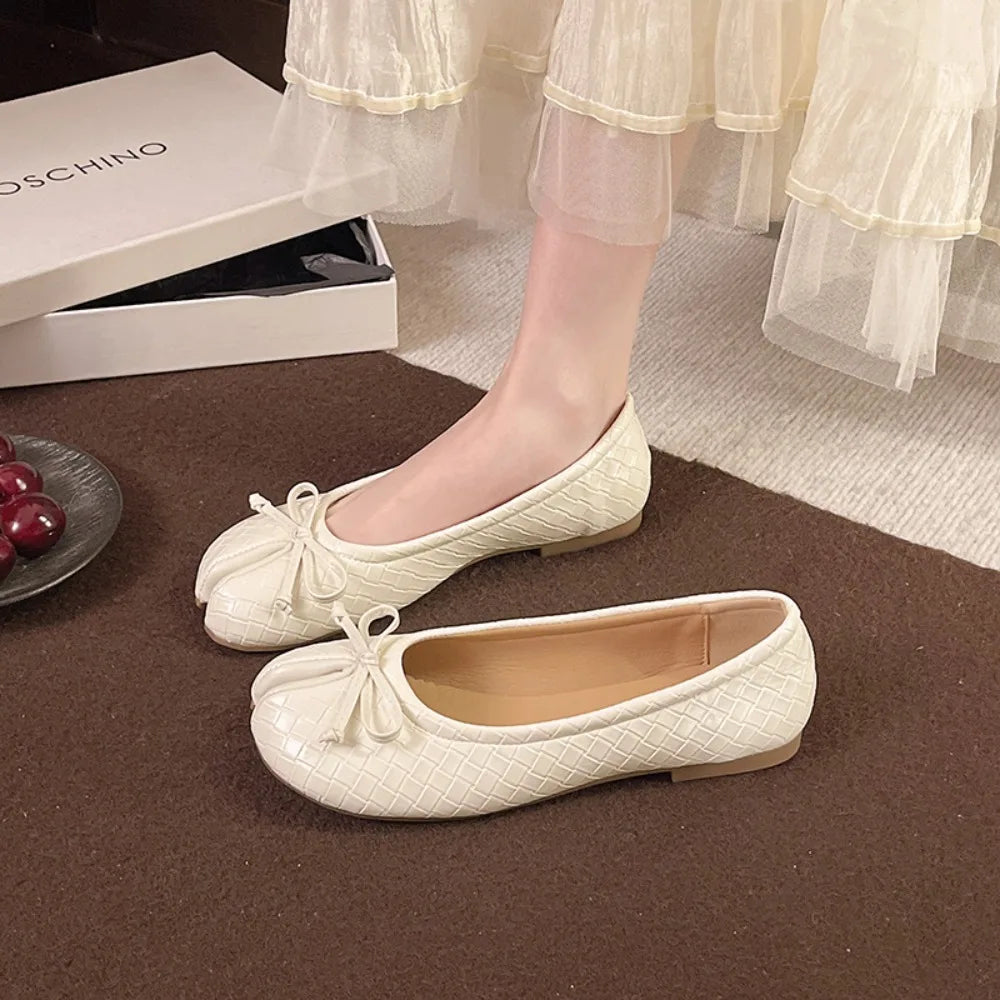 AIERTU  -  New Korean Style Women's Split-Toe Loafers Shallow Cut Ballet Flat Slip-Ons with Comfortable Mary Jane Spring/Autumn Tabis Shoes Aiertu