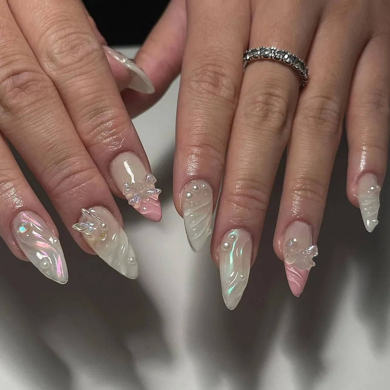 Aiertu 24pcs Vintage Cute Strawberry Fake Nail Girls Weable Romantic White Lace Decor False Nail Patch Detachable Almond Press on Nails aiertu