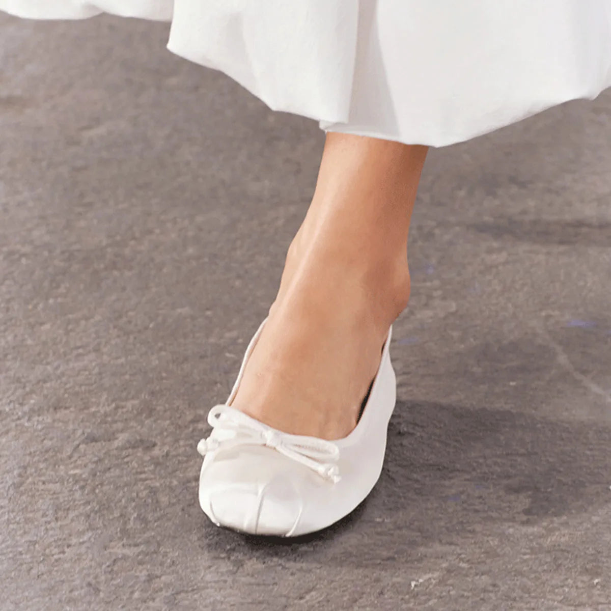 AIERTU  -  Satin Bow Wrinkles Round Toe Mary Jane Flats Low Heel Slip On Ballet Shoes Comfortable Dress Shoes for All-Year Daily Work Casua Aiertu