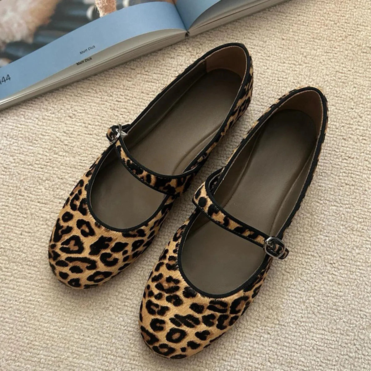 AIERTU  -  Leopard Mary Jane Flat Shoes Round Toe Ballet Flats for Women Dressy Fabric Business Flats Classic Strap Flats for Office Aiertu
