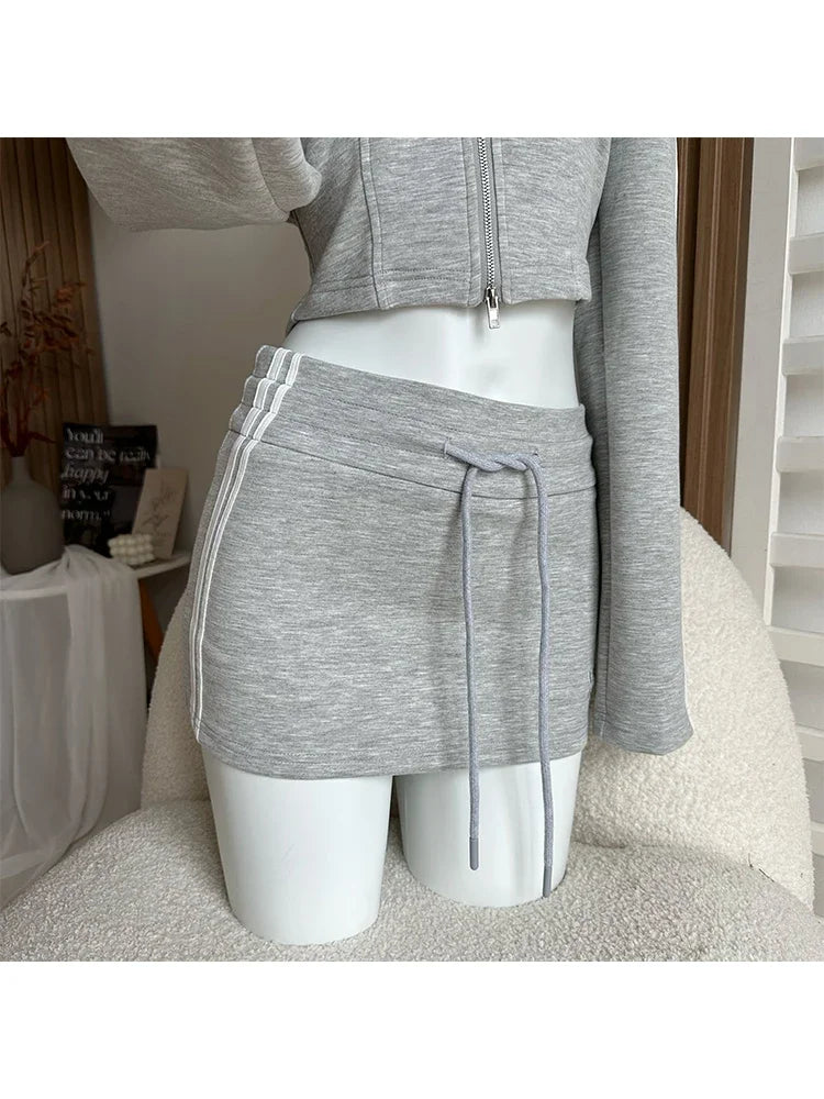 Aiertu Women Sports Two Piece Set Suit Long Sleeve Crop Top and A-Line Mini Skirt Y2k Vintage Fashion Harajuku Suit 2000s Clothes Aiertu