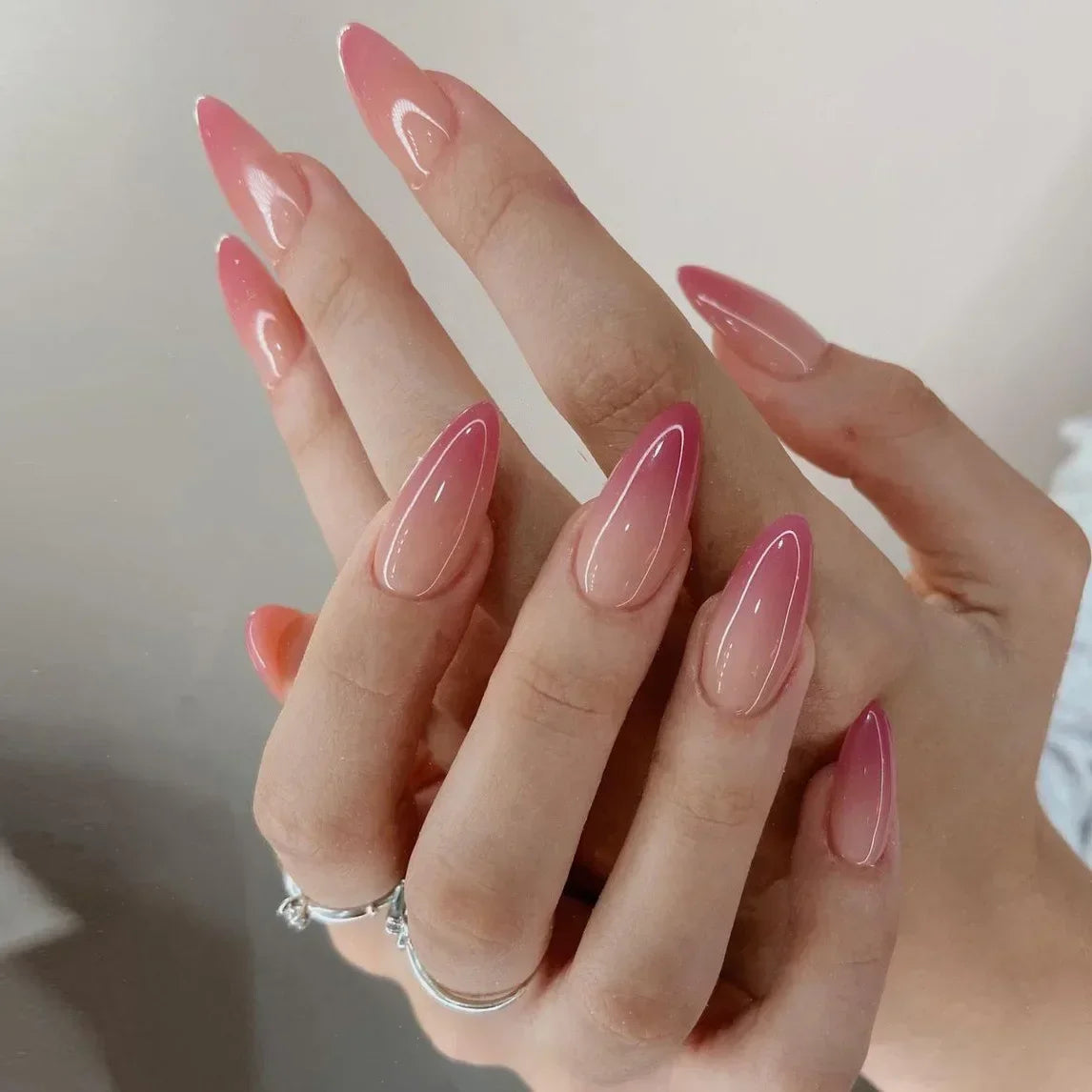 Aiertu 24Pcs Simple Green French False Nails Short Almond Fake Nails with Wave Line Design Wearable Round Head Press on Nail Tips Aiertu