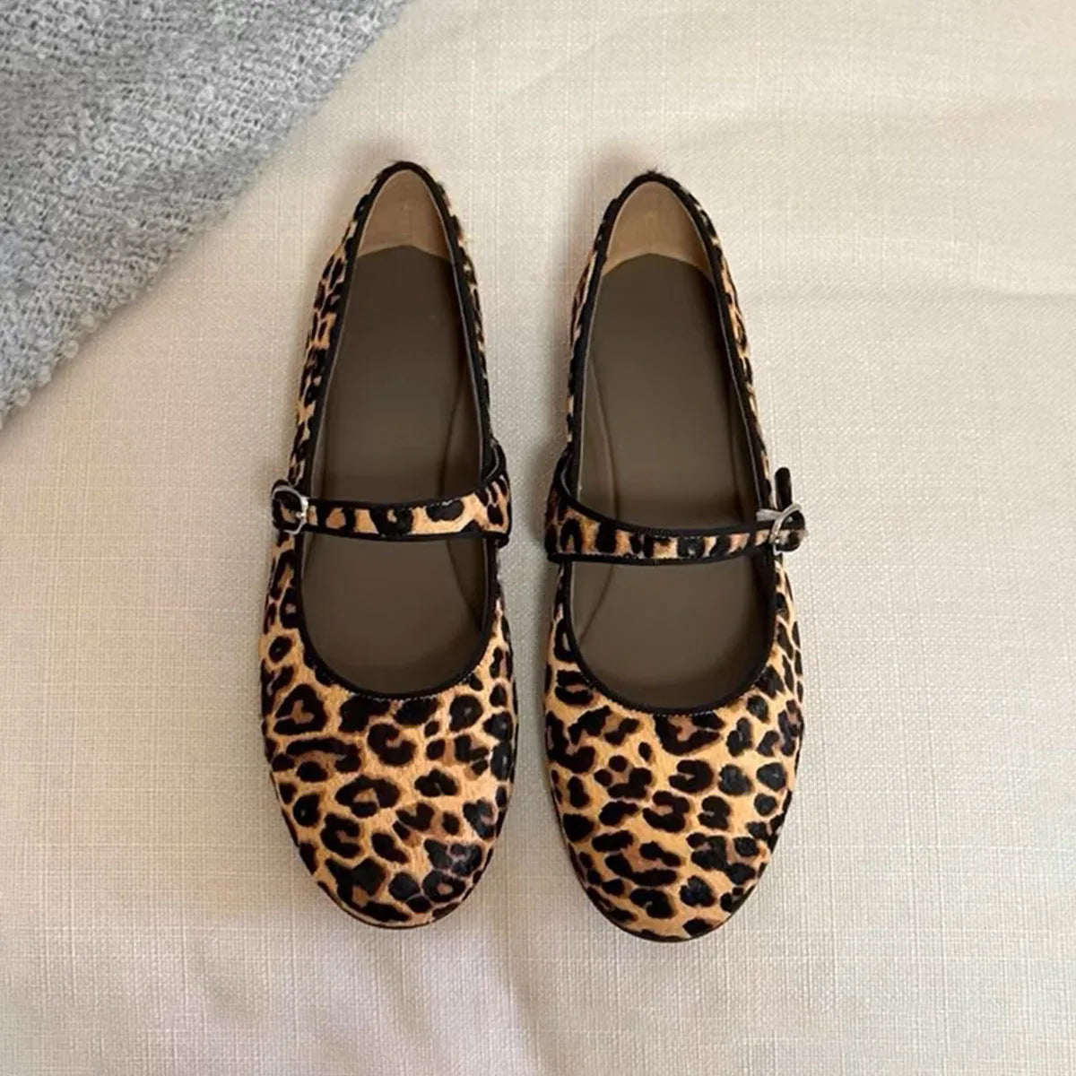 AIERTU  -  Leopard Mary Jane Flat Shoes Round Toe Ballet Flats for Women Dressy Fabric Business Flats Classic Strap Flats for Office Aiertu