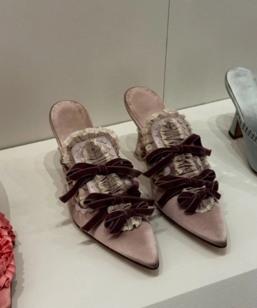 AIERTU  -  Elegant Retro Dusty Pink Satin Mule Heels Velvet Bow Ruffled Lace Detail Pointed Toe Open-Back Chunky Heel Pumps Daily Outfits Aiertu