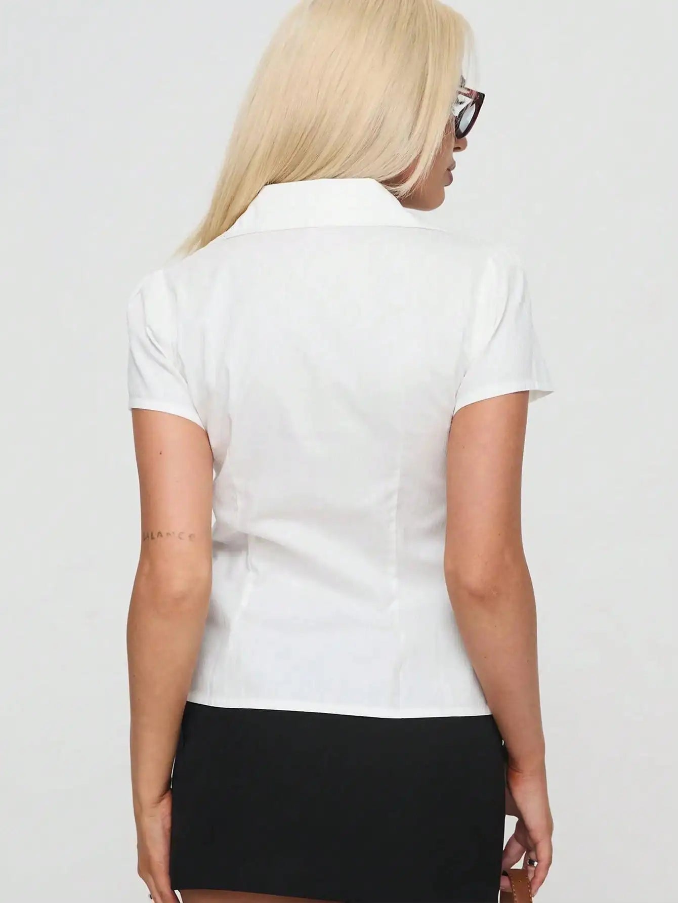 AIERTU  -  Women's Elegant Commuter Stretch Botton Up Shirt Solid V-Neck Tops Suitable For Daily Outings  Casual Business Office Lady Aiertu