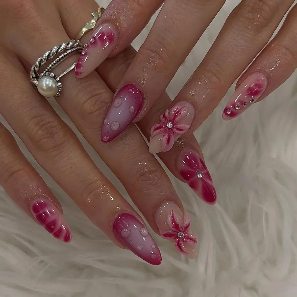 Aiertu 24pcs Vintage Cute Strawberry Fake Nail Girls Weable Romantic White Lace Decor False Nail Patch Detachable Almond Press on Nails aiertu