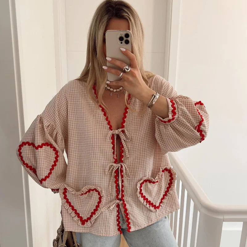 Aiertu Plaid Love Pocket Print Shirts Women Hollow Out Lace Up V-neck Blouses 2024 Spring Female Vacation Street Sweet Lady Outwear Aiertu