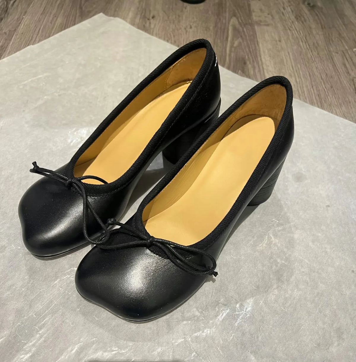 AIERTU  -  Bowknot Chunky Heel Mary Jane Shoes Women Round Heel Leather Shallow Women Pumps Fashion Heels for Women Brand Ballet Shoes