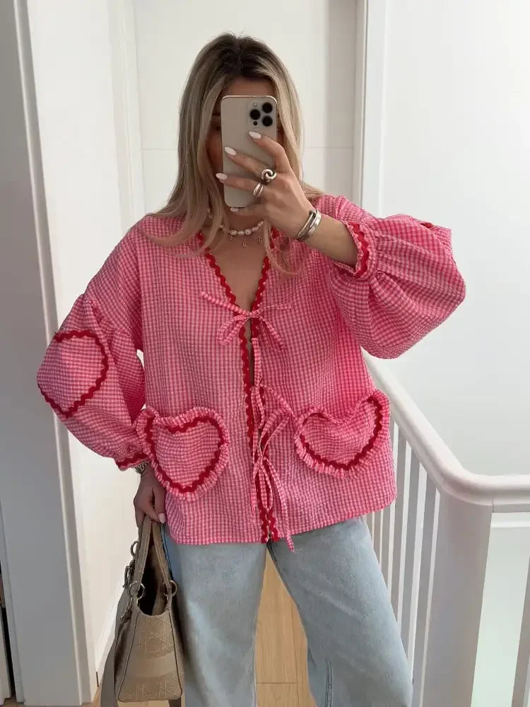 Aiertu Plaid Love Pocket Print Shirts Women Hollow Out Lace Up V-neck Blouses 2024 Spring Female Vacation Street Sweet Lady Outwear Aiertu