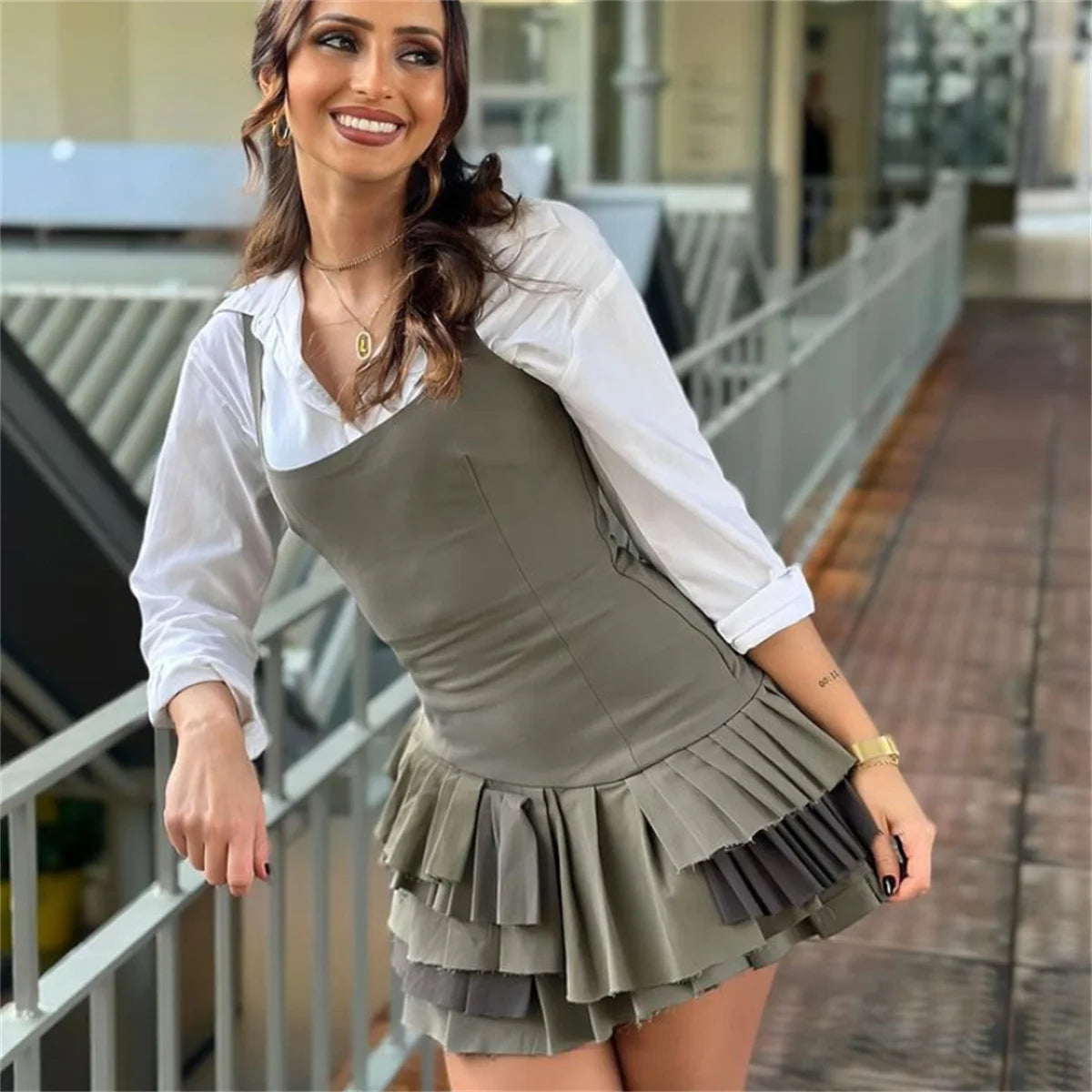 Aiertu Women's Chic Army Green Sexy Suspender Mini Dress Irregular Sleeveless Pleated Bodycon Vestidos Female 2024 New High Streetwear Aiertu