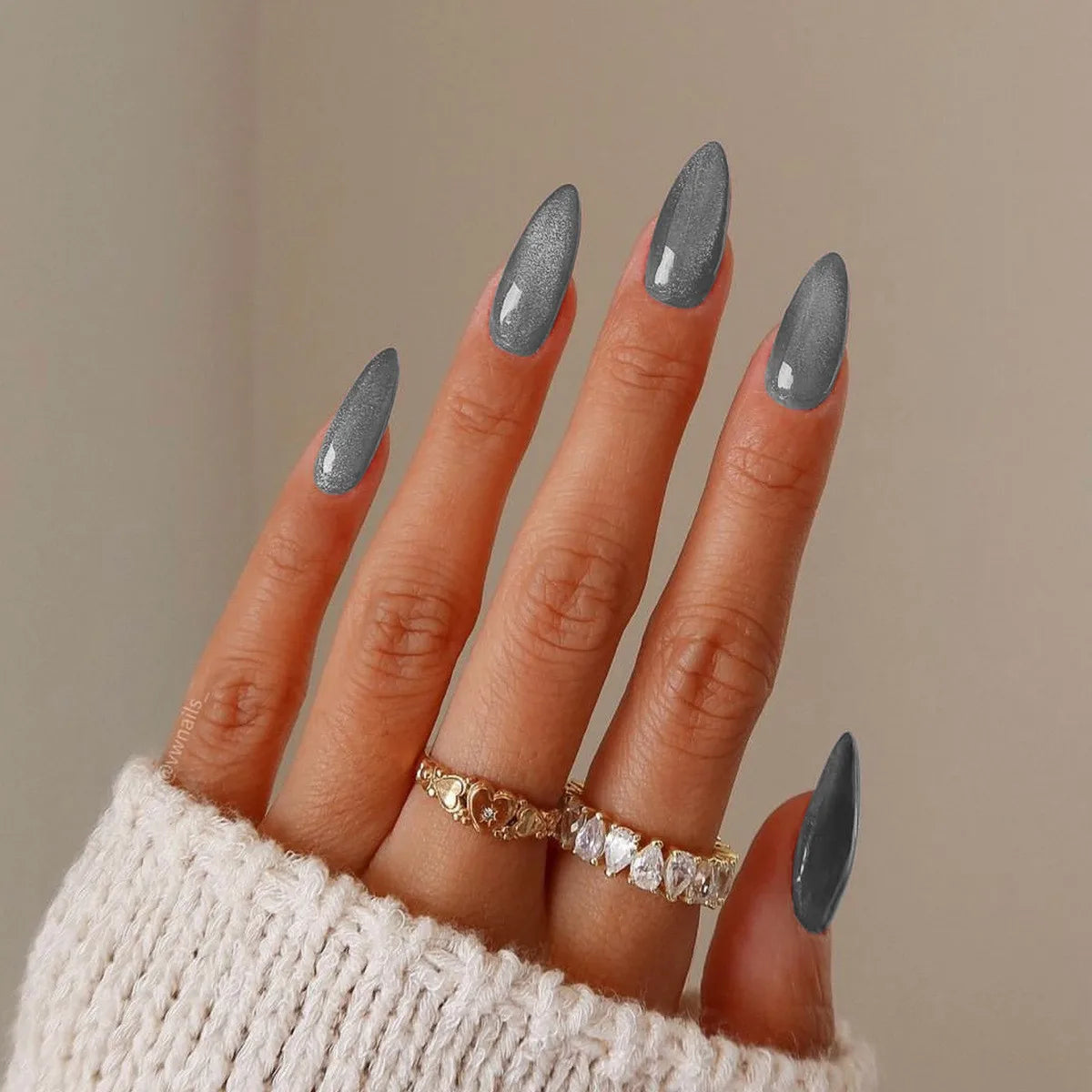 Aiertu Medium-length Acrylic Almond Fake Nails Art Cool Hottie Girl Wear False Nails Europe and USA Press on Nail Removable French Nail Aiertu