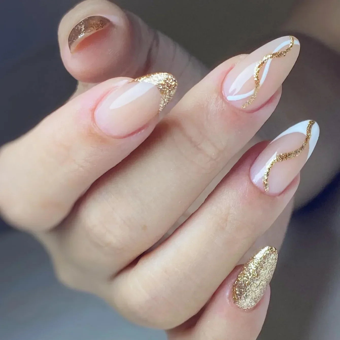 Aiertu 24Pcs Simple Green French False Nails Short Almond Fake Nails with Wave Line Design Wearable Round Head Press on Nail Tips Aiertu