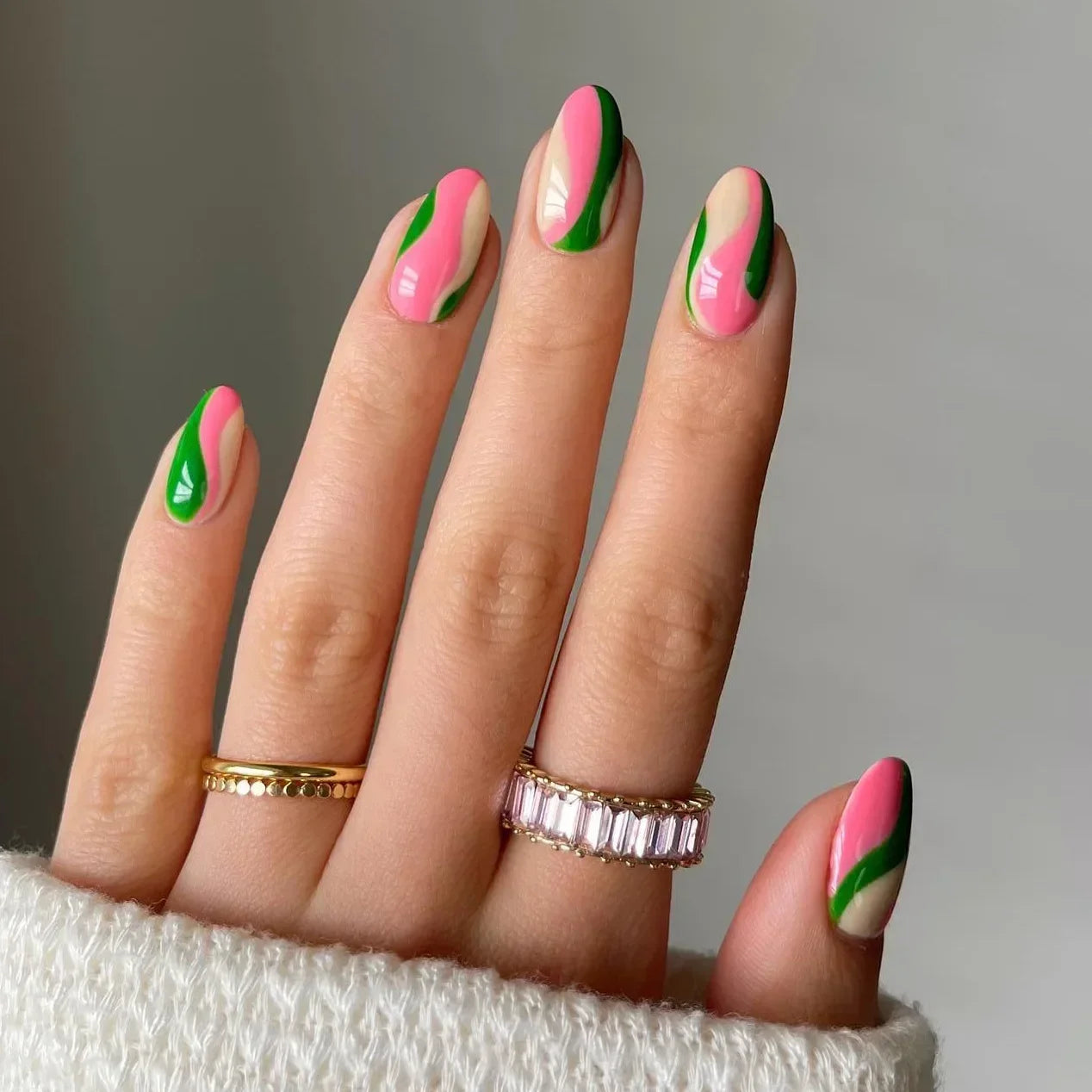 Aiertu 24Pcs Simple Green French False Nails Short Almond Fake Nails with Wave Line Design Wearable Round Head Press on Nail Tips Aiertu