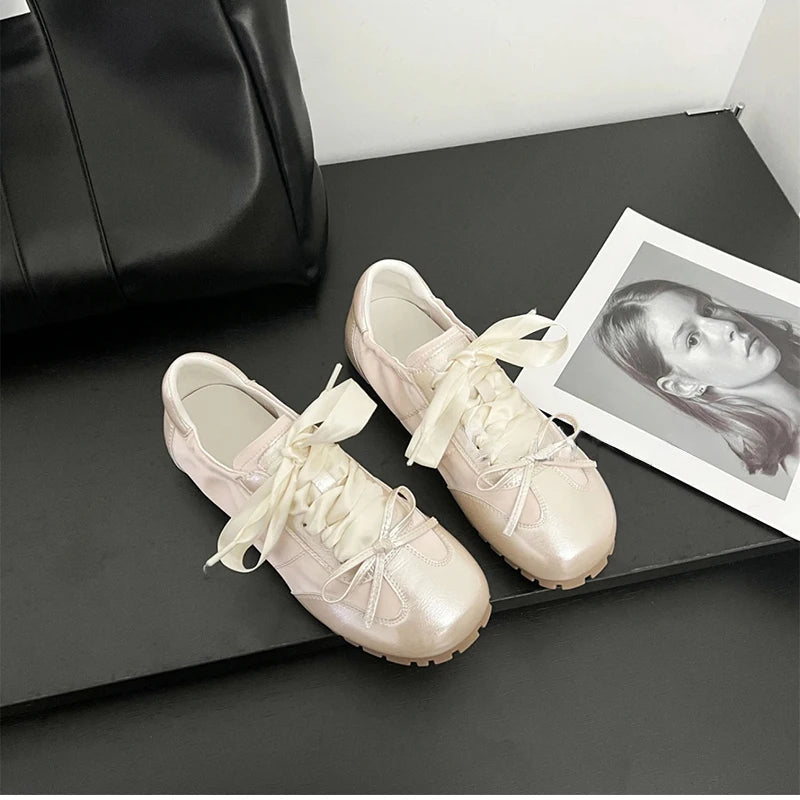 Aiertu Back  to school Luxury Designer Women Sneakers Flats Shoes Fashion Comfort Lace Up Non Slip Flats Ladies Outdoor Walk Shoes Aiertu