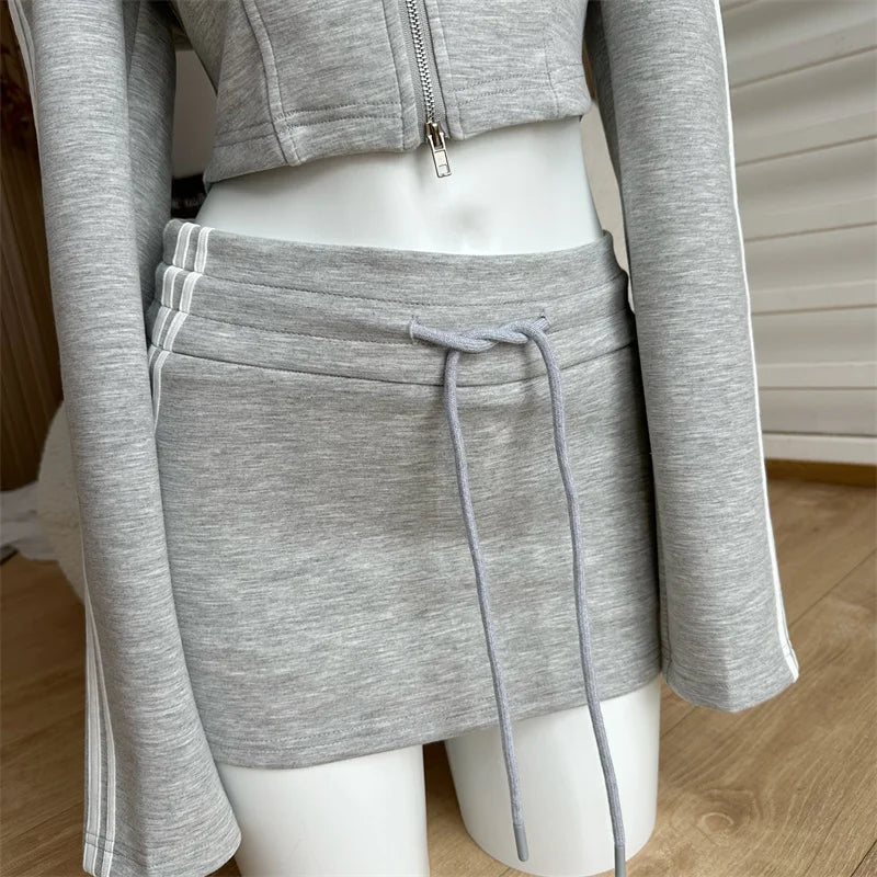 Aiertu Women Sports Two Piece Set Suit Long Sleeve Crop Top and A-Line Mini Skirt Y2k Vintage Fashion Harajuku Suit 2000s Clothes Aiertu
