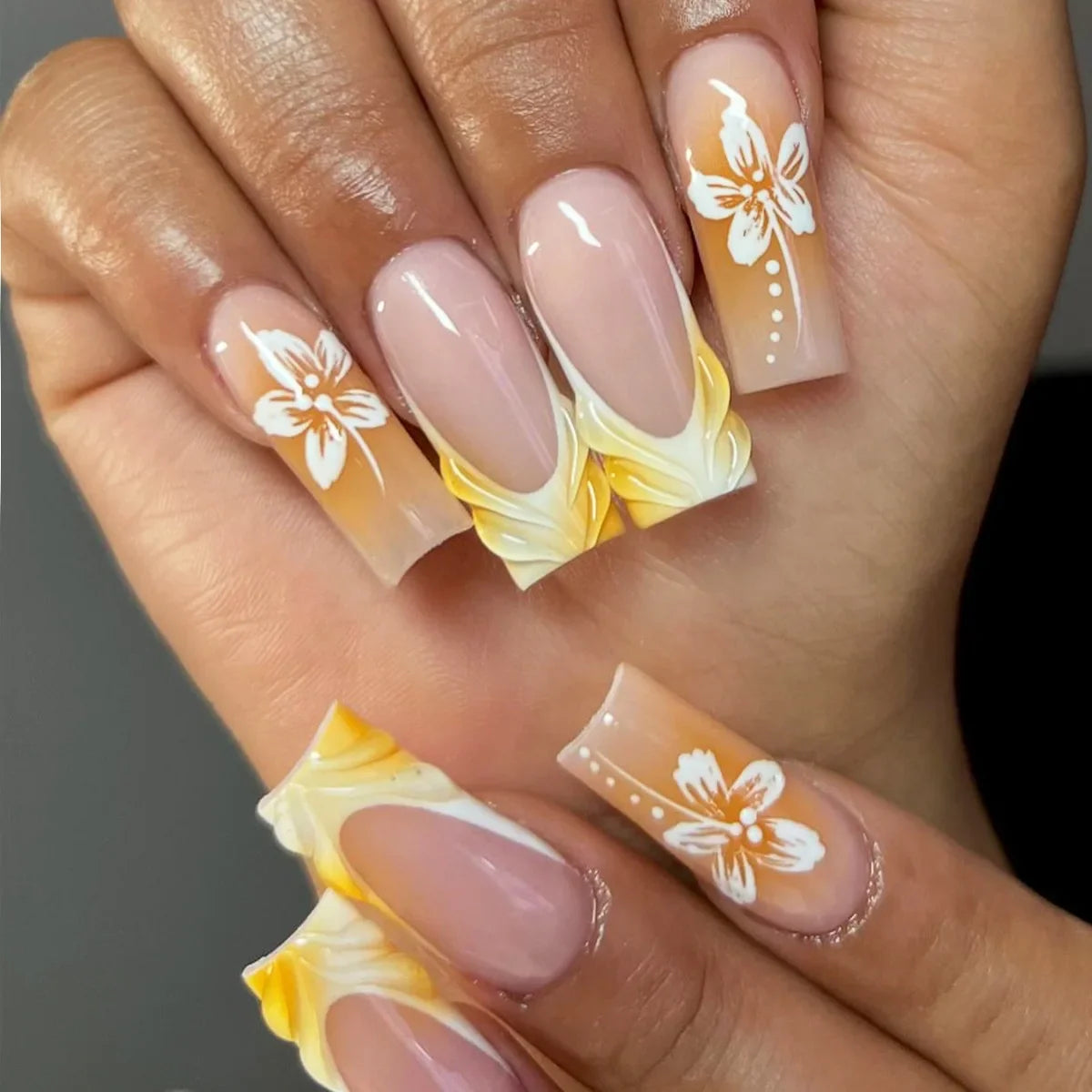 Aiertu 24pcs Vintage Cute Strawberry Fake Nail Girls Weable Romantic White Lace Decor False Nail Patch Detachable Almond Press on Nails aiertu