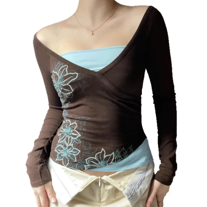 AIERTU  -  Spring Fake Two Big V-neck T-shirt Tight Spice Girl Temperament Retro Long-sleeved Top Aiertu