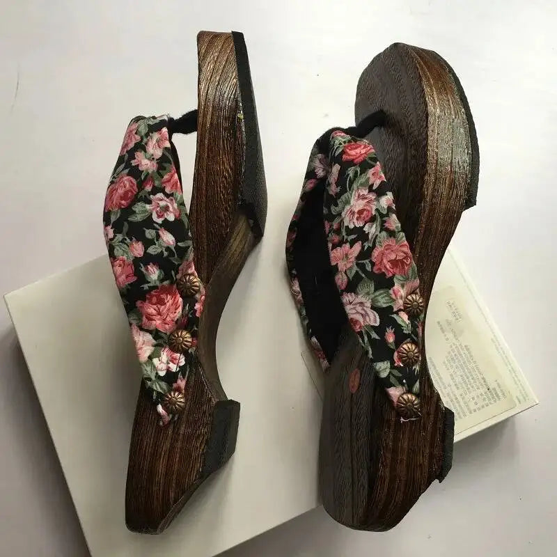 AIERTU  -  Women's Japanese Style Wooden Geta Sandals Red Floral Satin Thong Flip Flops Cosplay Clog Slippers Aiertu