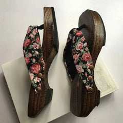 AIERTU  -  Women's Japanese Style Wooden Geta Sandals Red Floral Satin Thong Flip Flops Cosplay Clog Slippers Aiertu