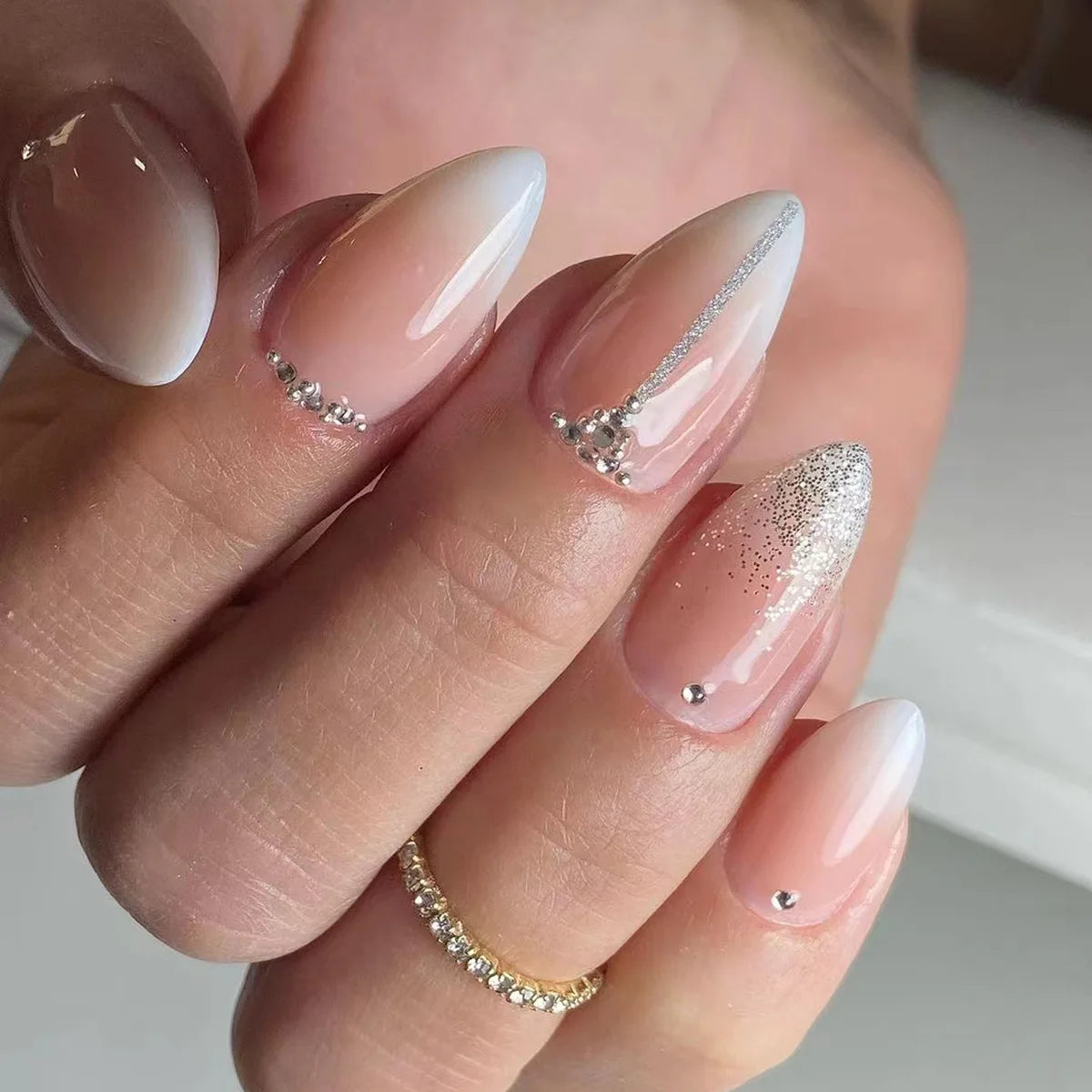 Aiertu Medium-length Acrylic Almond Fake Nails Art Cool Hottie Girl Wear False Nails Europe and USA Press on Nail Removable French Nail Aiertu