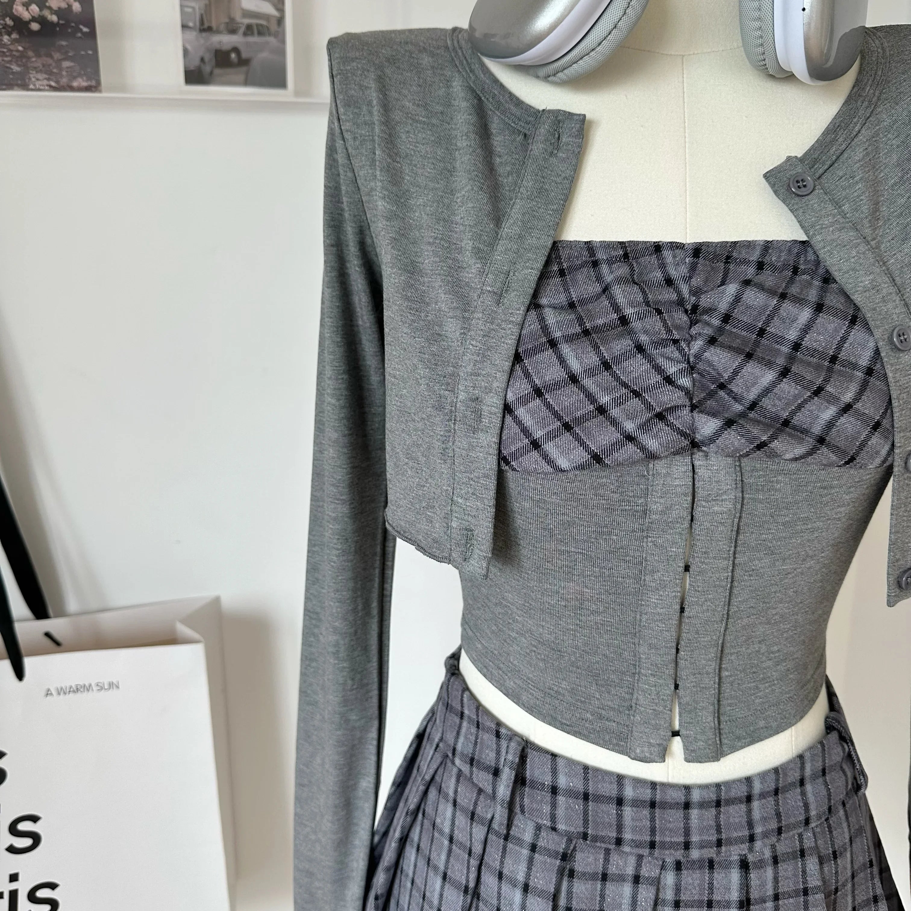 Aiertu Women's Y2K Original Design Plaid Splice Three Piece Set Maillard Spicy Girls 90S Style Bra Short Coat Slim Fit Short Skirt Aiertu
