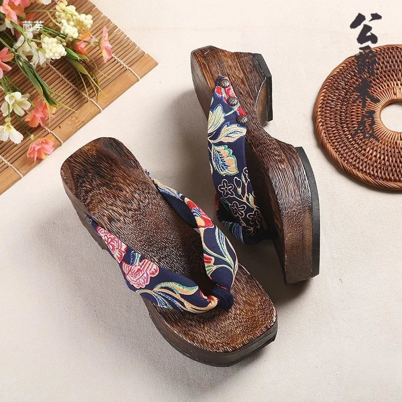 AIERTU  -  Women's Japanese Style Wooden Geta Sandals Red Floral Satin Thong Flip Flops Cosplay Clog Slippers Aiertu