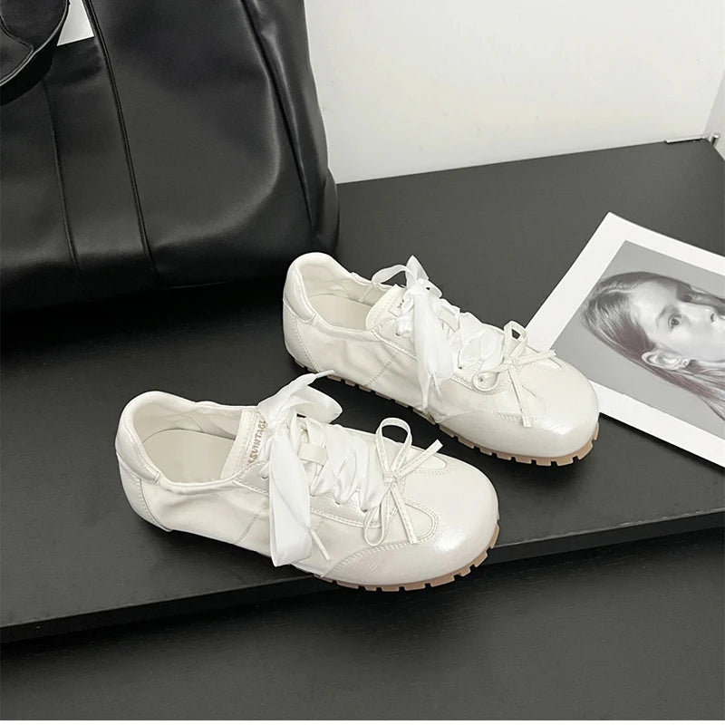 Aiertu Back  to school Luxury Designer Women Sneakers Flats Shoes Fashion Comfort Lace Up Non Slip Flats Ladies Outdoor Walk Shoes Aiertu