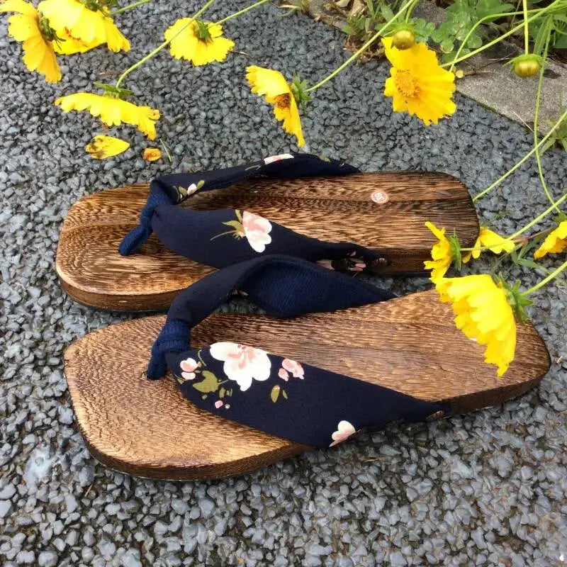 AIERTU  -  Women's Japanese Style Wooden Geta Sandals Red Floral Satin Thong Flip Flops Cosplay Clog Slippers Aiertu