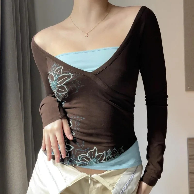 AIERTU  -  Spring Fake Two Big V-neck T-shirt Tight Spice Girl Temperament Retro Long-sleeved Top Aiertu